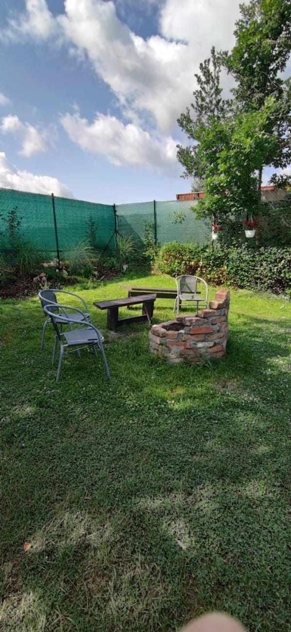 Relax chatka u jezera Skalka Cheb Exteriér fotografie