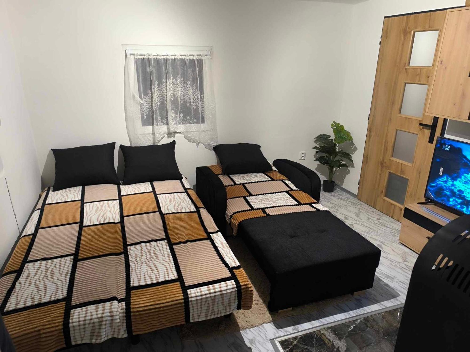 Relax chatka u jezera Skalka Cheb Exteriér fotografie