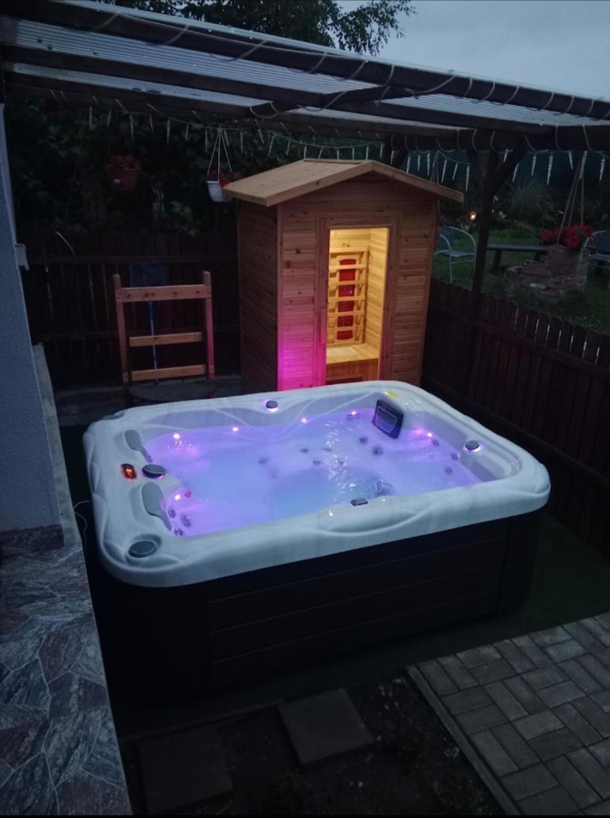 Relax chatka u jezera Skalka Cheb Exteriér fotografie